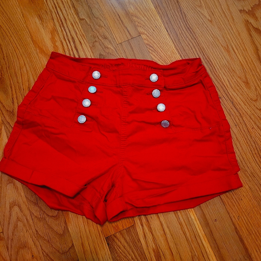 Red highwaisted pinup girl retro shorts